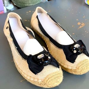 Simply Vera women’s 8M Ethel Natural tan slip on flats w/bow